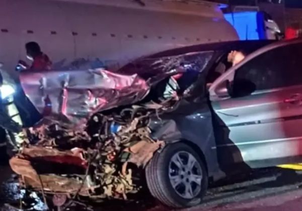 Colisão entre carro e caminhão deixa duas pessoas feridas em cidade baiana