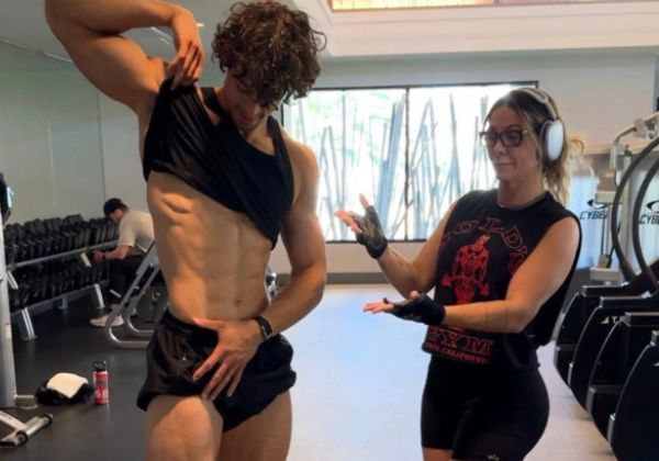 VÍDEO: Filho de Carla Perez e Xanddy recebe apoio da mãe em treino intenso