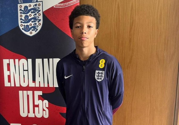 Filho de ex-capitão da Seleção Brasileira é convocado para o sub-15 da Inglaterra