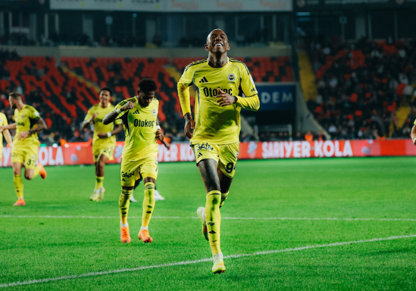 Talisca dá show pelo Fenerbahçe e reacende rumores sobre retorno ao Bahia