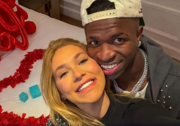 Virginia exibe presente de Vini Jr. após pedido de namoro