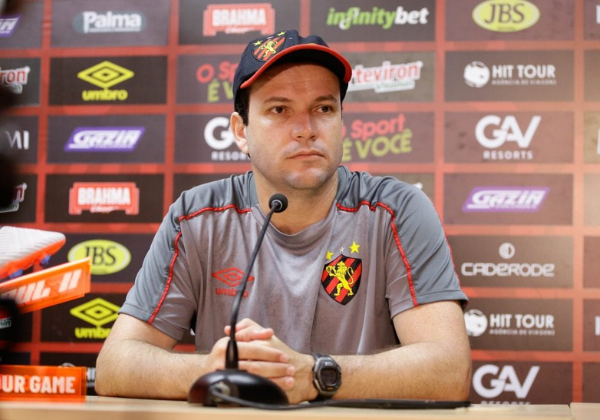 Sport confirma saída de Daniel Paulista e inicia busca por novo técnico