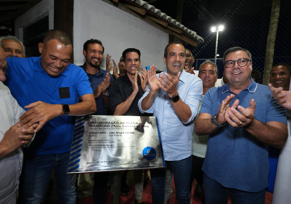 Prefeitura de Salvador inaugura praça e campo de grama sintética em Luiz Anselmo