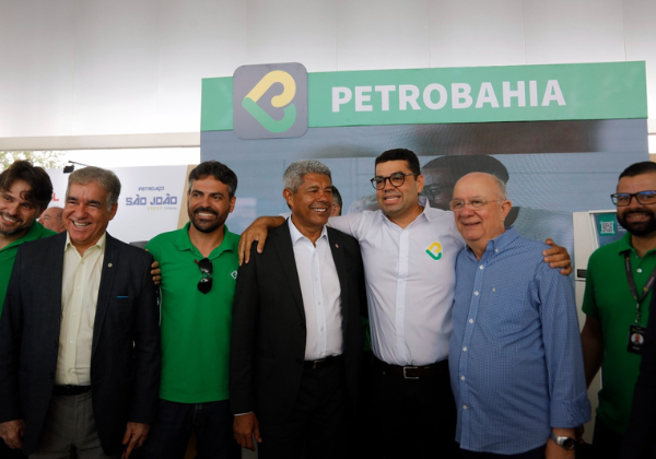 Jerônimo debate desafios do setor de combustíveis em encontro de revendedores