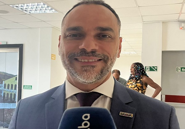 Augusto Vasconcelos defende fim da escala 6×1: ‘Destrói lares’