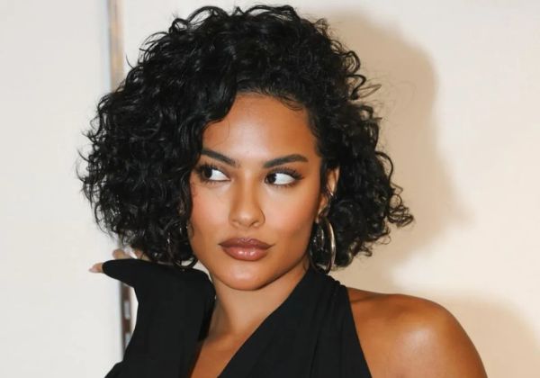 Bella Campos lança perfume com ‘cheiro de cocô’ e causa na web; entenda