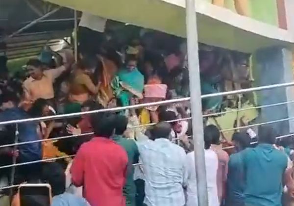 Sete mulheres e uma criança morreram durate tumulto em templo