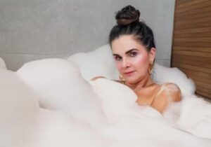 Luiza Ambiel revive a ‘Banheira do Gugu’ em gravação de conteúdo adulto