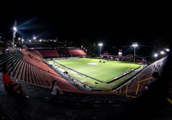 Vitória x Internacional: onde assistir, prováveis escalações e arbitragem