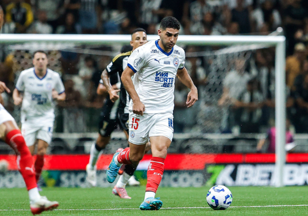 Michel Araujo critica arbitragem e cobra expulsão por entrada dura no início do jogo