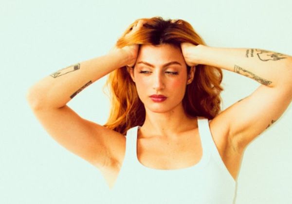 Cantora baiana traz mistura de ritmos em novo single ‘Vi Que Bateu’; escute agora