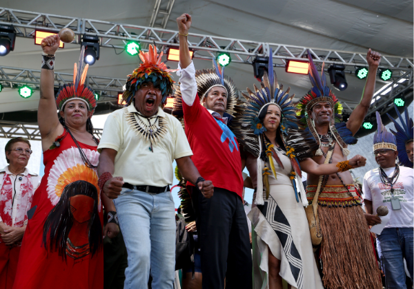 Indígenas encerram ATL Bahia com grito por demarcação e anúncio de R$ 500 milhões