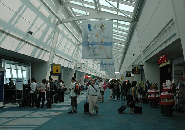 Paralisação do governo afeta voos e EUA enfrenta caos nos aeroportos nesta sexta