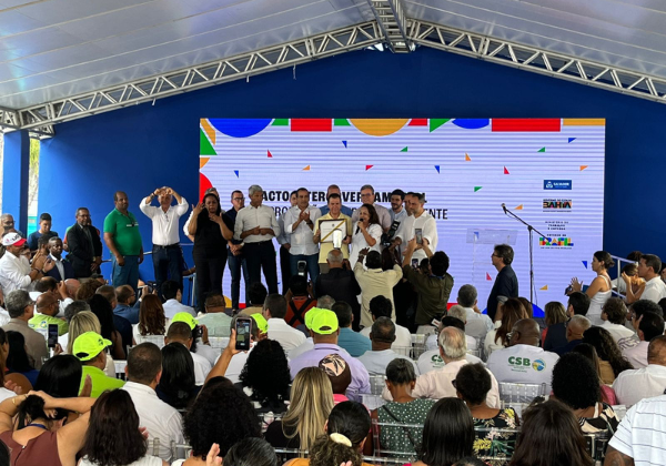 Ministro recebe títulos de Cidadão de Salvador e de Lauro de Freitas