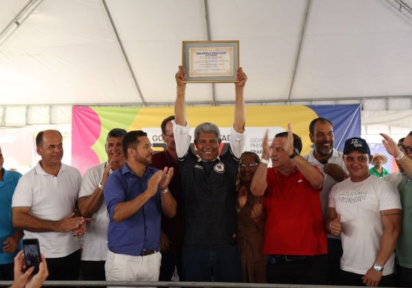 Jerônimo Rodrigues recebe título de cidadão de Riachão do Jacuípe