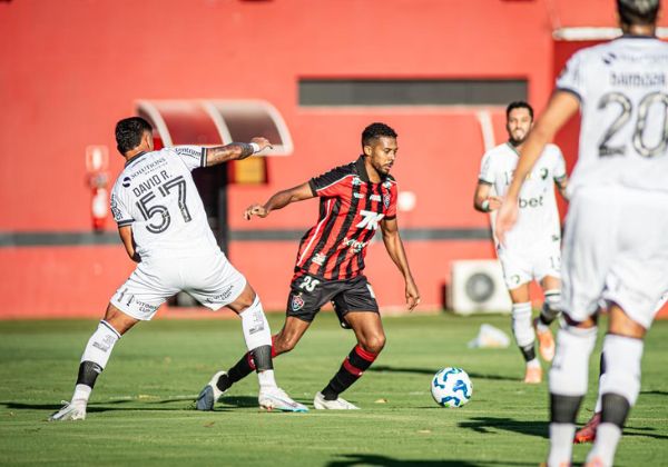 Willian Oliveira projeta ‘finais’ do Vitória fora de casa e fala de críticas