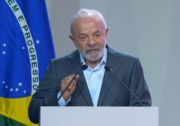 Lula pede fim do petóleo, ataca negacionismo e guerras na abertura da COP30 