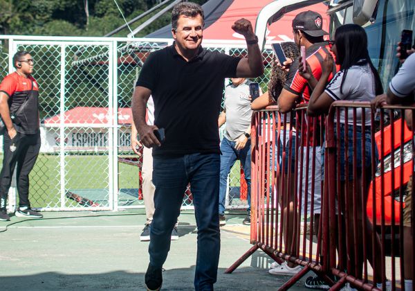 Vitória se reúne com Botafogo e Grêmio para zerar dívidas por jogadores