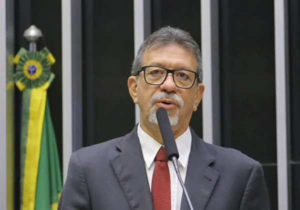 Afonso Florence deixa temporariamente Casa Civil para reassumir mandato de deputado federal