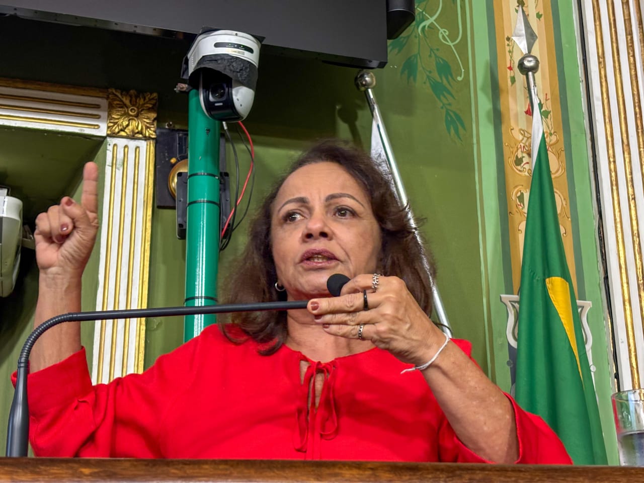 Aladilce reage a subsídio de R$ 60 milhões do transporte sem transparência