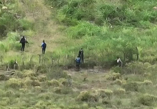 Helicoptéros da PM realizam cerco contra facção no Recôncavo baiano