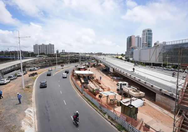 Novo viaduto da Av. ACM tem novo prazo para inauguração
