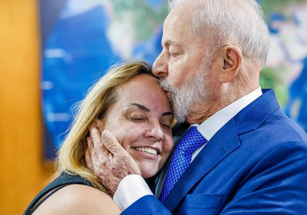 Filha de Lula é internada no RJ com problema cardíaco e passa por implante de marca-passo