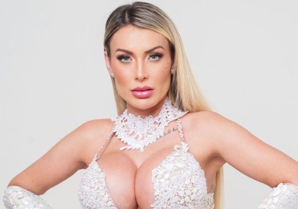 VÍDEO: Andressa Urach vira alvo de chacota após samba em estreia como musa