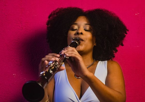 Clarinetista conduz público a imersão nas raízes baianas em novo concerto; confira