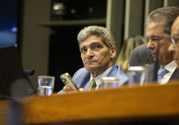 Deputado baiano é acusado de enviar emendas para beneficiar amigos; entenda