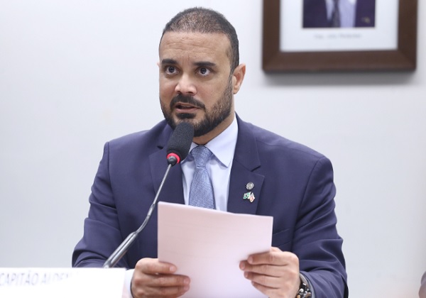 Prisão de Bolsonaro agita tabuleiro político e Alden aposta em independência do PL na Bahia