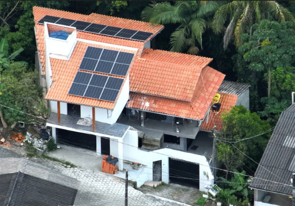 Líder do tráfico em Feira de Santana é encontrado em casa de luxo em Santa Catarina