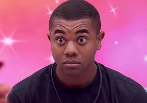 Davi Brito relata susto ao encontrar cobra em sítio: ‘Quase nos picou’