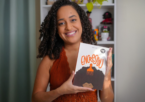 Isabella Ismile realiza pré-lançamento da HQ ‘Encrespou’ na CCXP em São Paulo