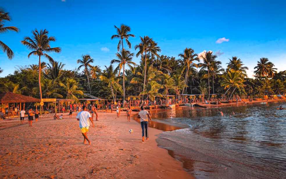 Ponto turístico da Bahia proíbe bebidas em garrafas de vidro descartáveis