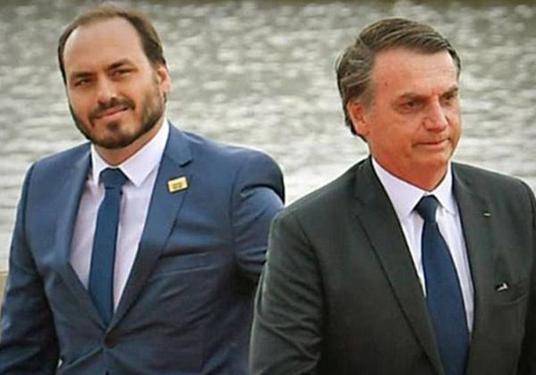 Carlos Bolsonaro diz que família não tem noticias de Jair Bolsonaro há dois dias