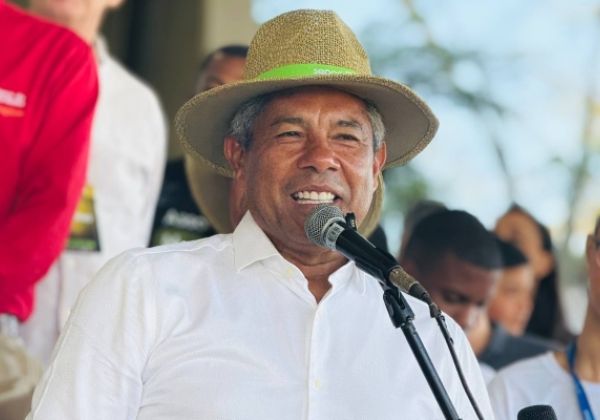 Jerônimo define entrega da rodoviária em 2026 e antecipa trens do VLT