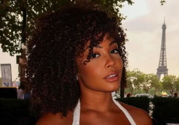 VÍDEO: Rafa Moreira presenteia pai e irmão com apartamento mobiliado