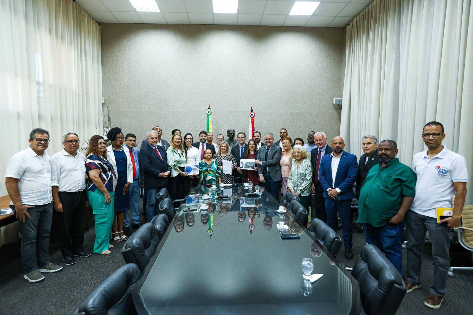 Governo entrega projeto para reduzir mensalidade de 130 mil servidores no Planserv; veja