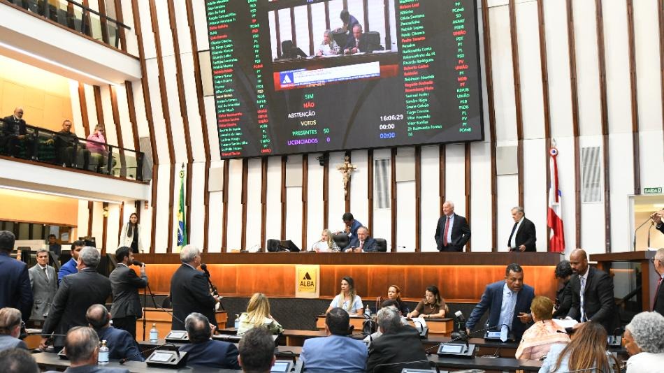 Após 7h de sessão, ALBA aprova empréstimo de R$ 2 bilhões ao governo