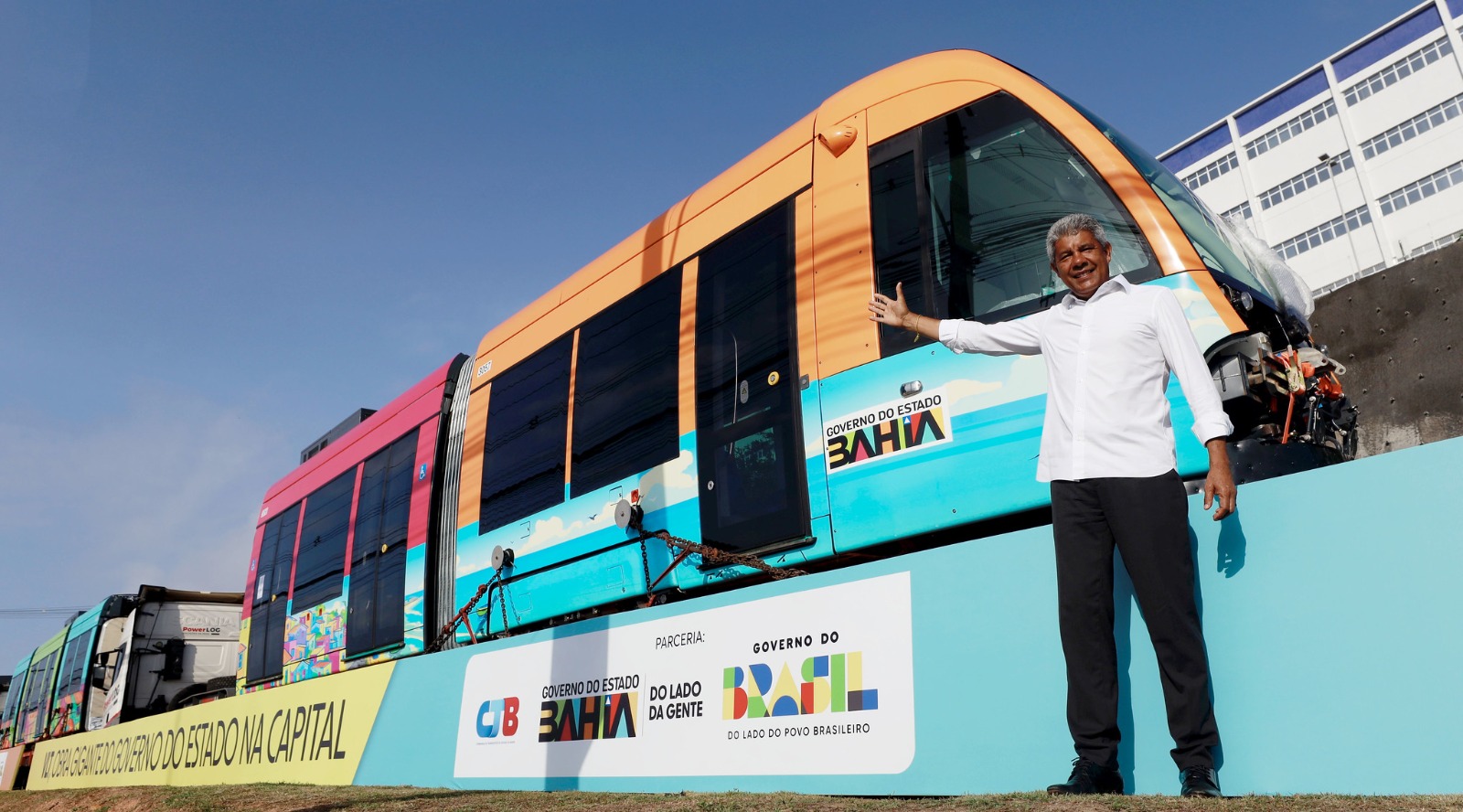 Governador rebate oposição e aponta para VLT: ‘Olha o empréstimo ali’