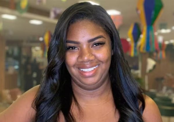 Raquel Brito é alvo de pergunta indiscreta no Rancho: ‘Seu periquito ainda coça?’