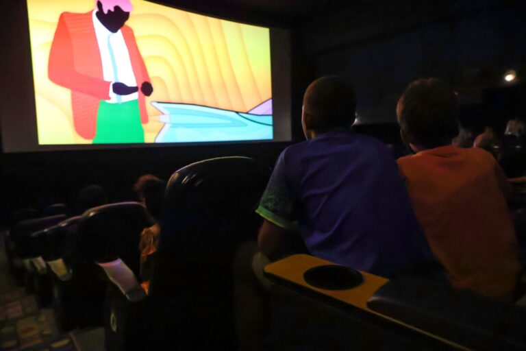 Prefeitura leva crianças acolhidas ao cinema pela primeira vez em…