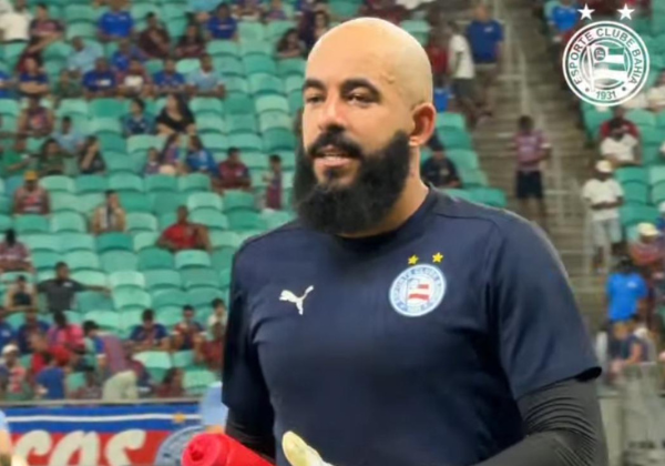 Danilo Fernandes é homenageado na Fonte Nova após anunciar aposentadoria