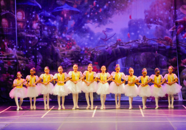 Projeto leva ballet clássico gratuito a crianças de comunidades em Salvador