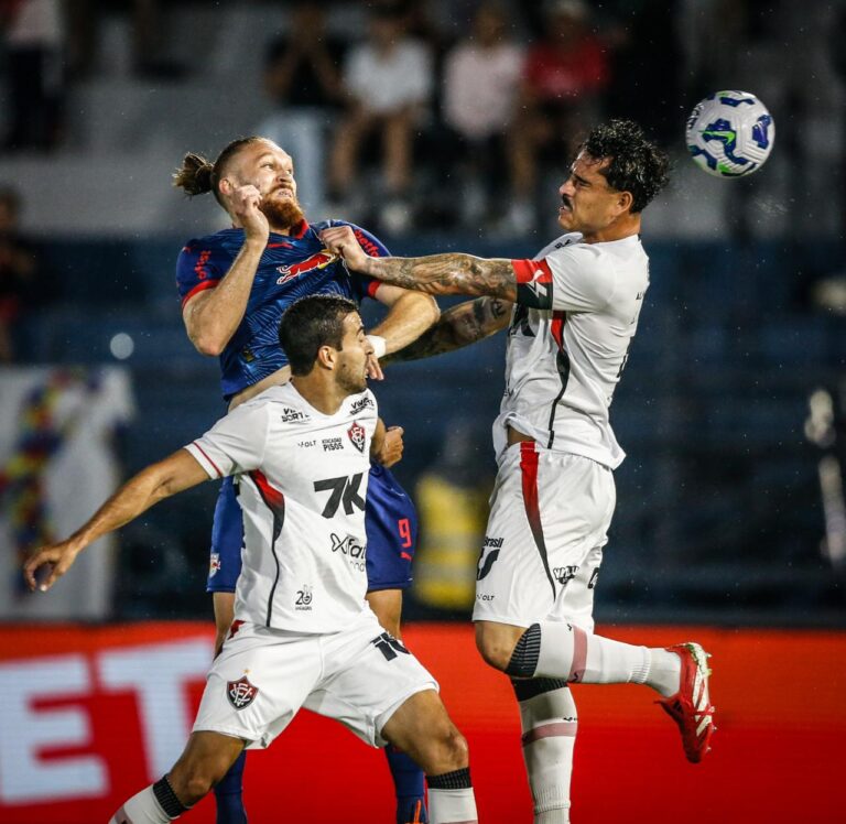 Dois jogadores viram dúvidas do Vitória para decisão na última rodada