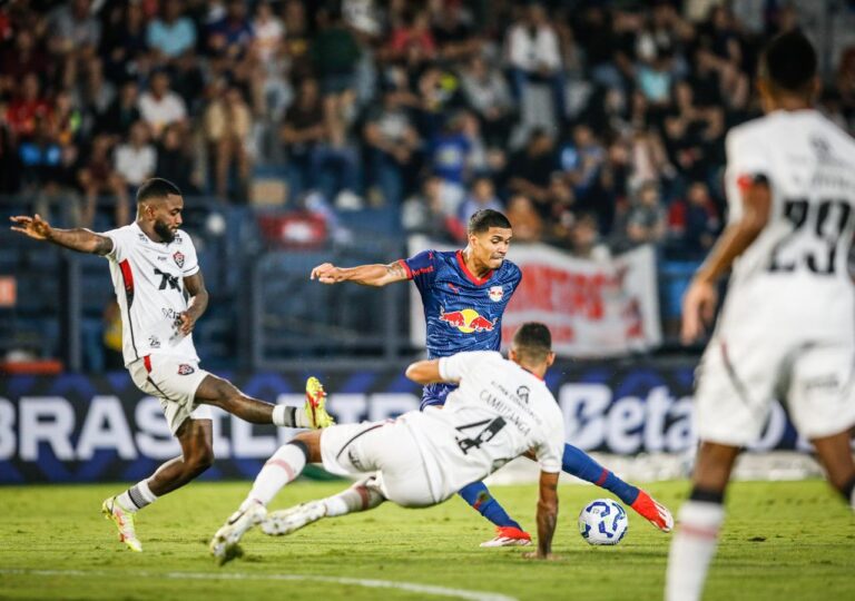Goleada reduz chance do Vitória na luta pela permanência na Série A