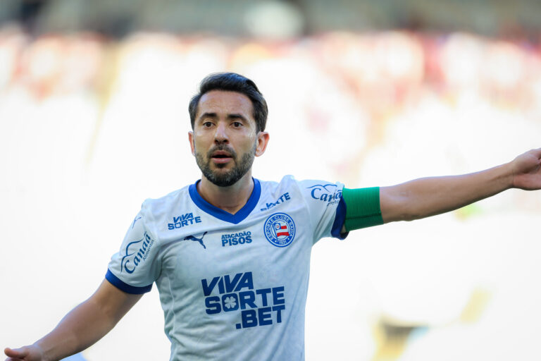 Jogadores do Bahia curtem publicação que critica deputado bolsonarista