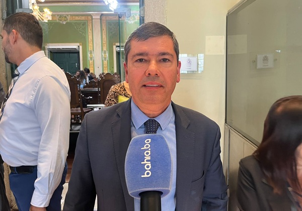 Tinoco condena falas de Kléber Rosa e ironiza com pedido por ‘kit vereador’