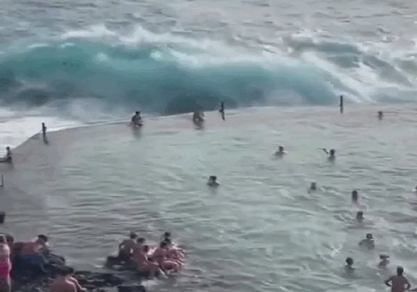 VÍDEO: Onda gigante mata turistas e deixa desaparecido